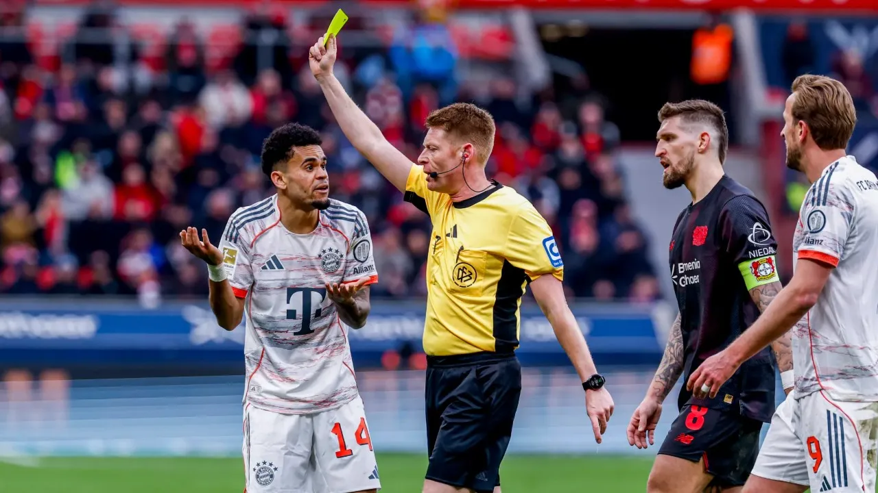 Ketua Wasit DFB Akui Christian Dingert Salah dalam Beri Kartu Merah ke Diaz