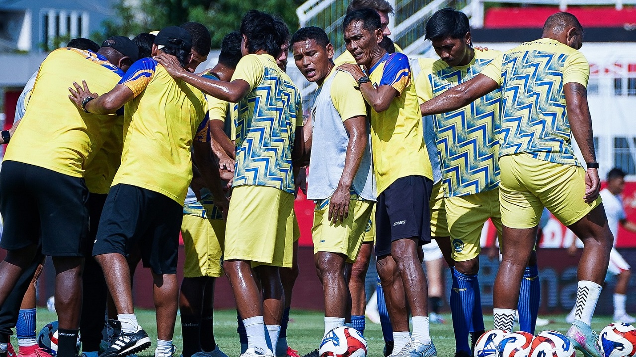Libur 13 Hari, Tim Pelatih Arema FC Tetap Pantau Kondisi Pemain