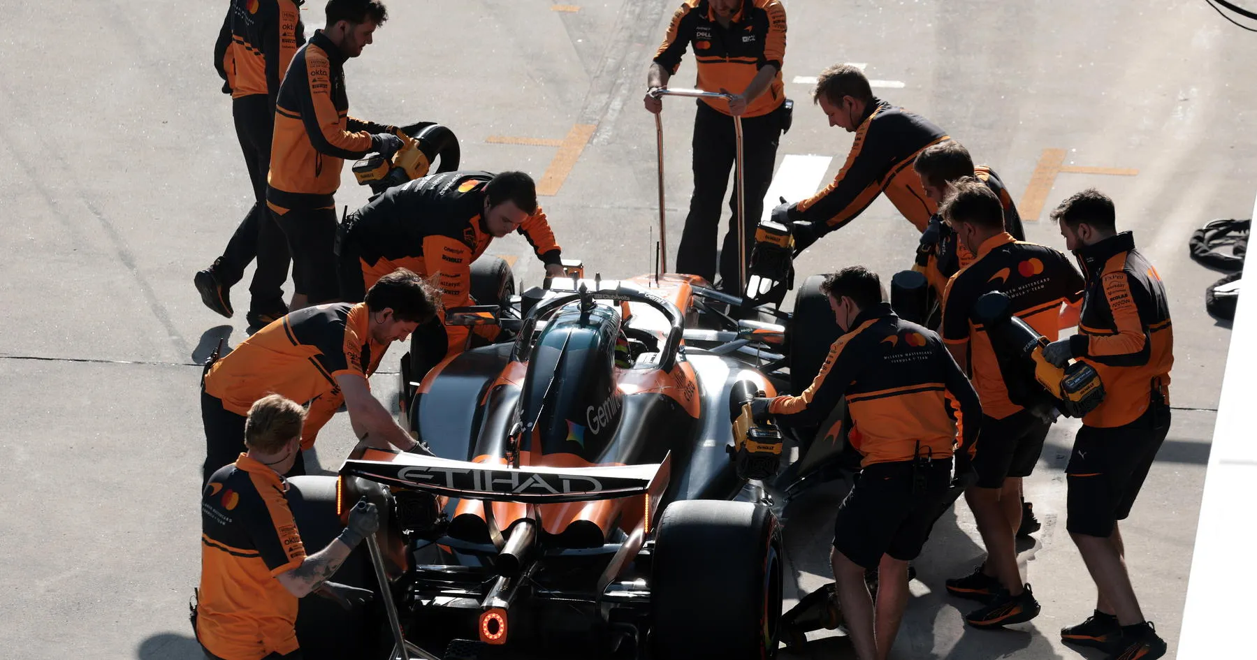 Oscar Piastri Soroti Masalah Awal McLaren di GP China - sumber: (racingnews365)