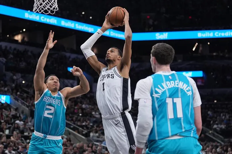 Wembanyama Bersinar, Spurs Hentikan Perlawanan Hornets - sumber: (mainbasket)