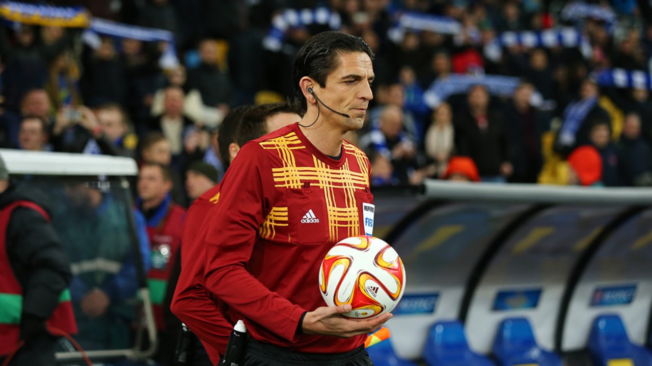 Dapat Kritik Pedas dari Hoeness, Deniz Aytekin: Wasit Hanya Manusia Biasa!