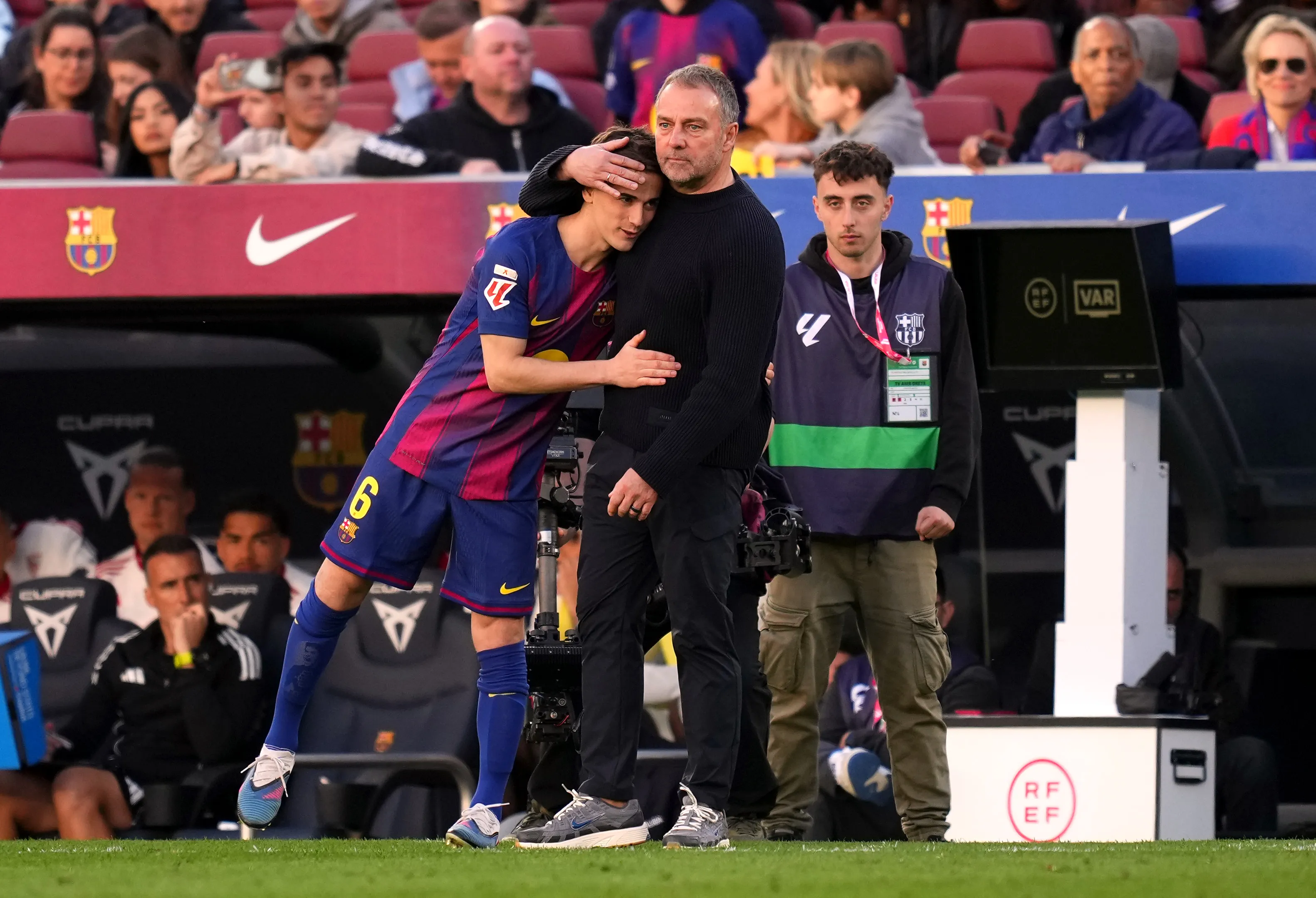 Flick Puji Performa Cancelo dalam Kemenangan atas Sevilla - sumber: (footballespana)