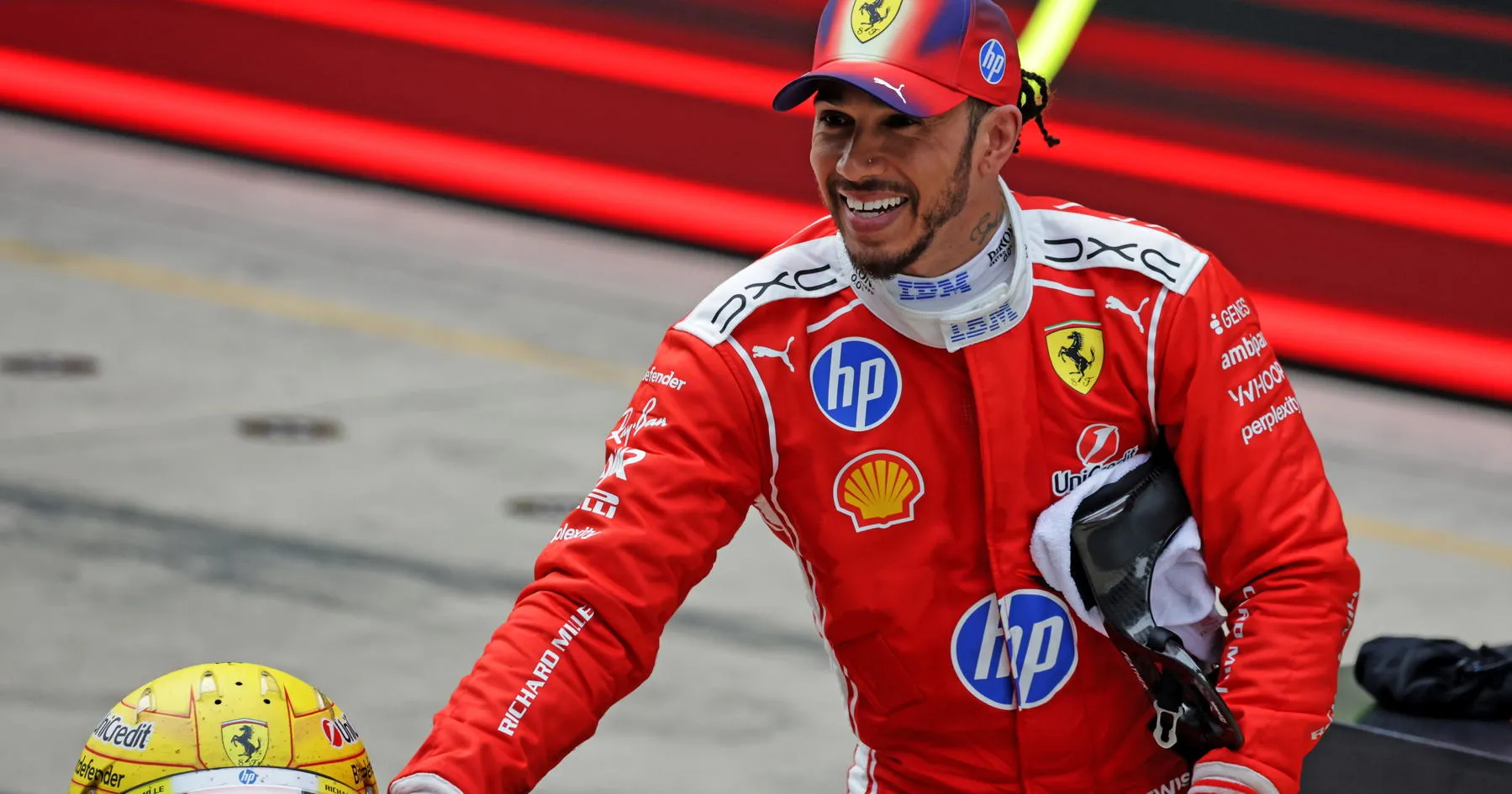 Hamilton Bela Aturan F1, Verstappen Tetap Kritik - sumber: (racingnews365)