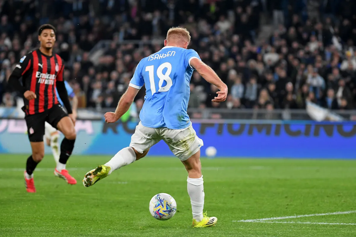 Lazio Pupus Ambisi Milan lewat Gol Tunggal Isaksen - sumber: (footballitalia)