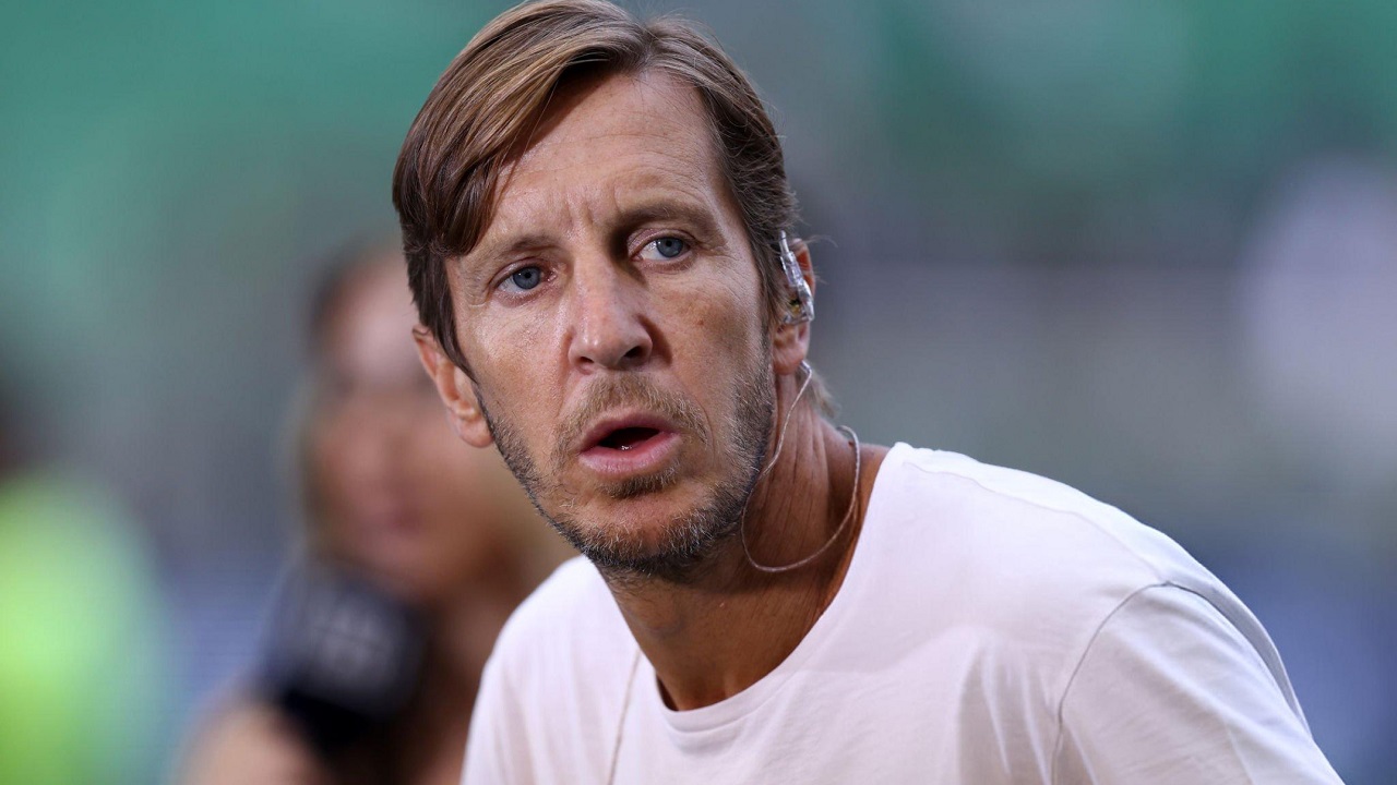 Massimo Ambrosini Kritik Keras Sikap Leao Saat Digantikan di Olimpico