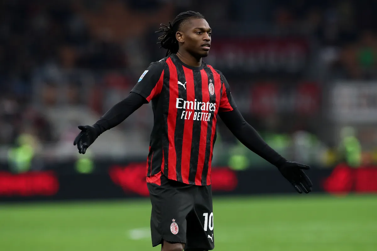 Rafael Leao Frustrasi Saat Ditarik Keluar dalam Duel Milan vs Lazio - sumber: (footballitalia)