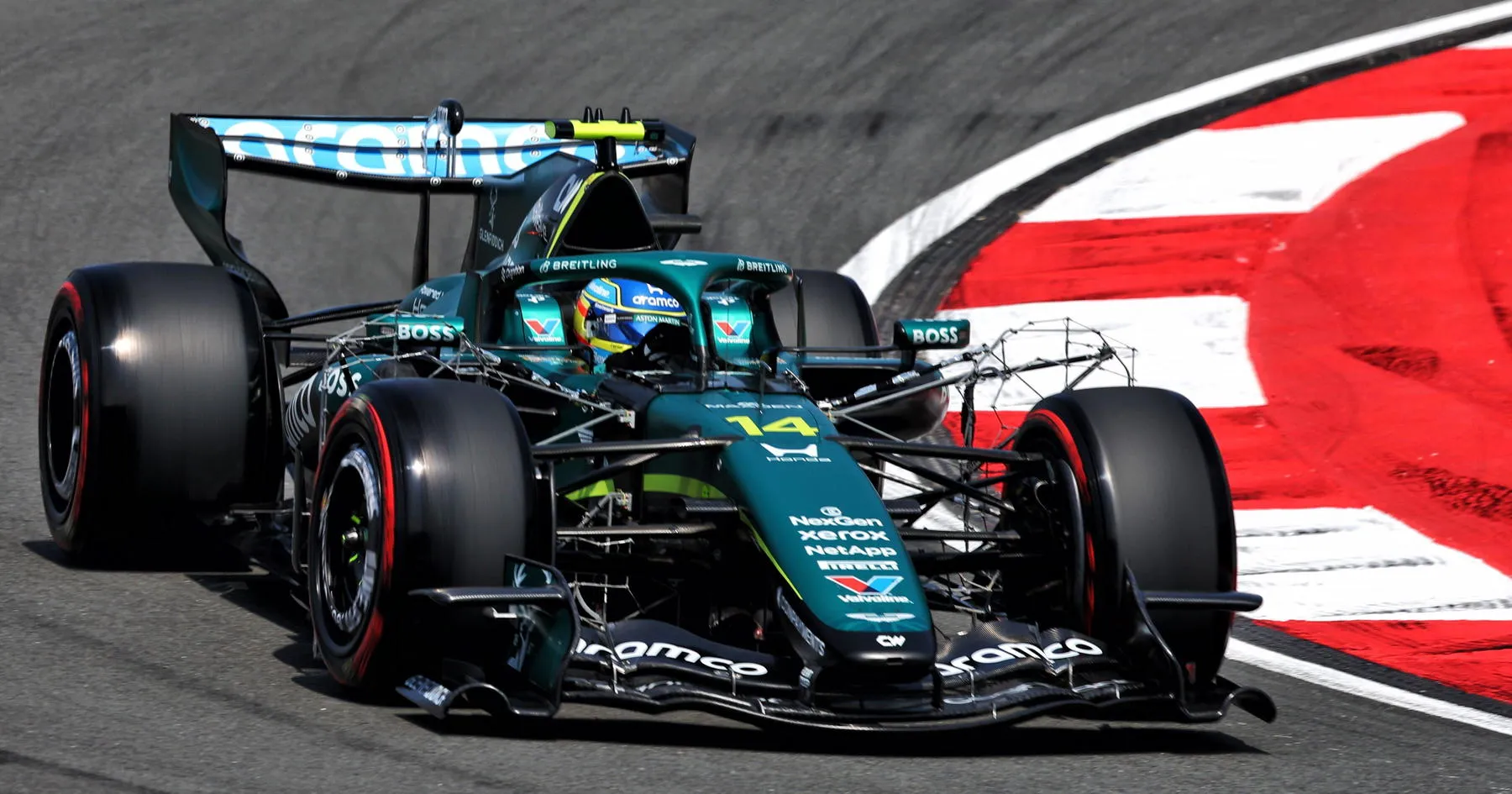 Aston Martin Minta Media Beri Pertanyaan Tepat pada Pembalap - sumber: (racingnews365)