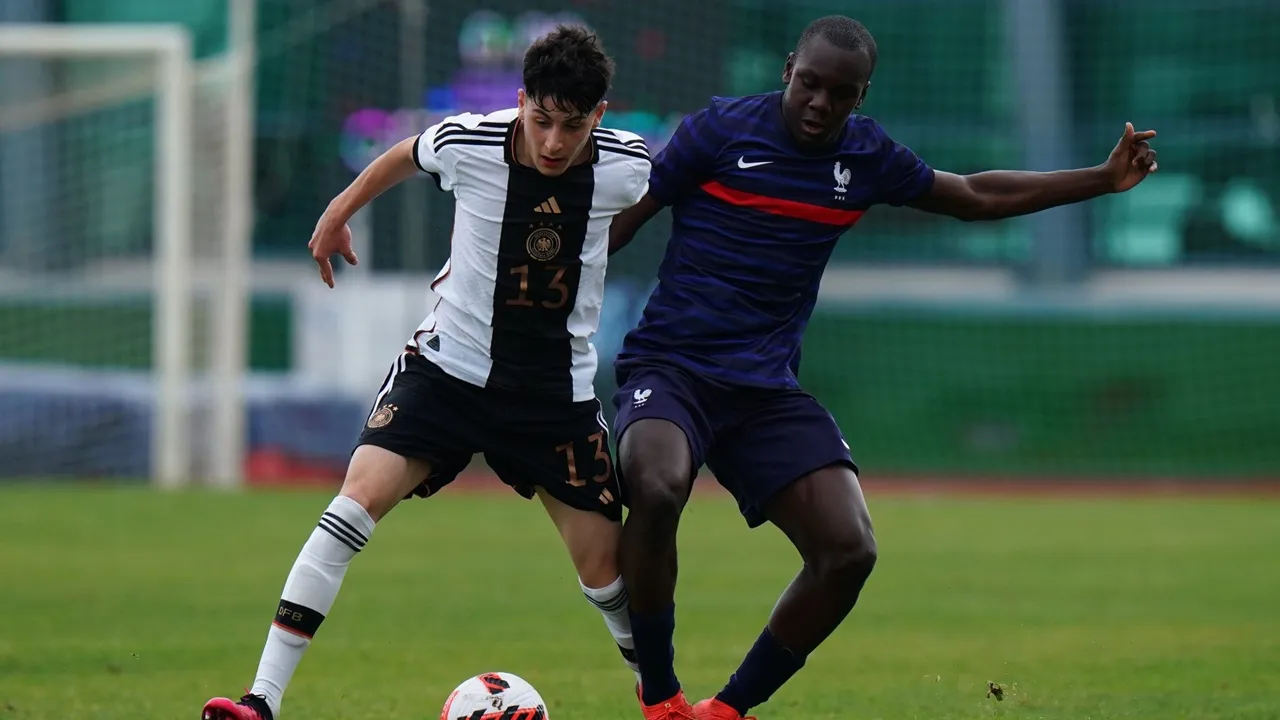 Barcelona Mengincar Rayane Messi, Bersaing dengan Sejumlah Klub