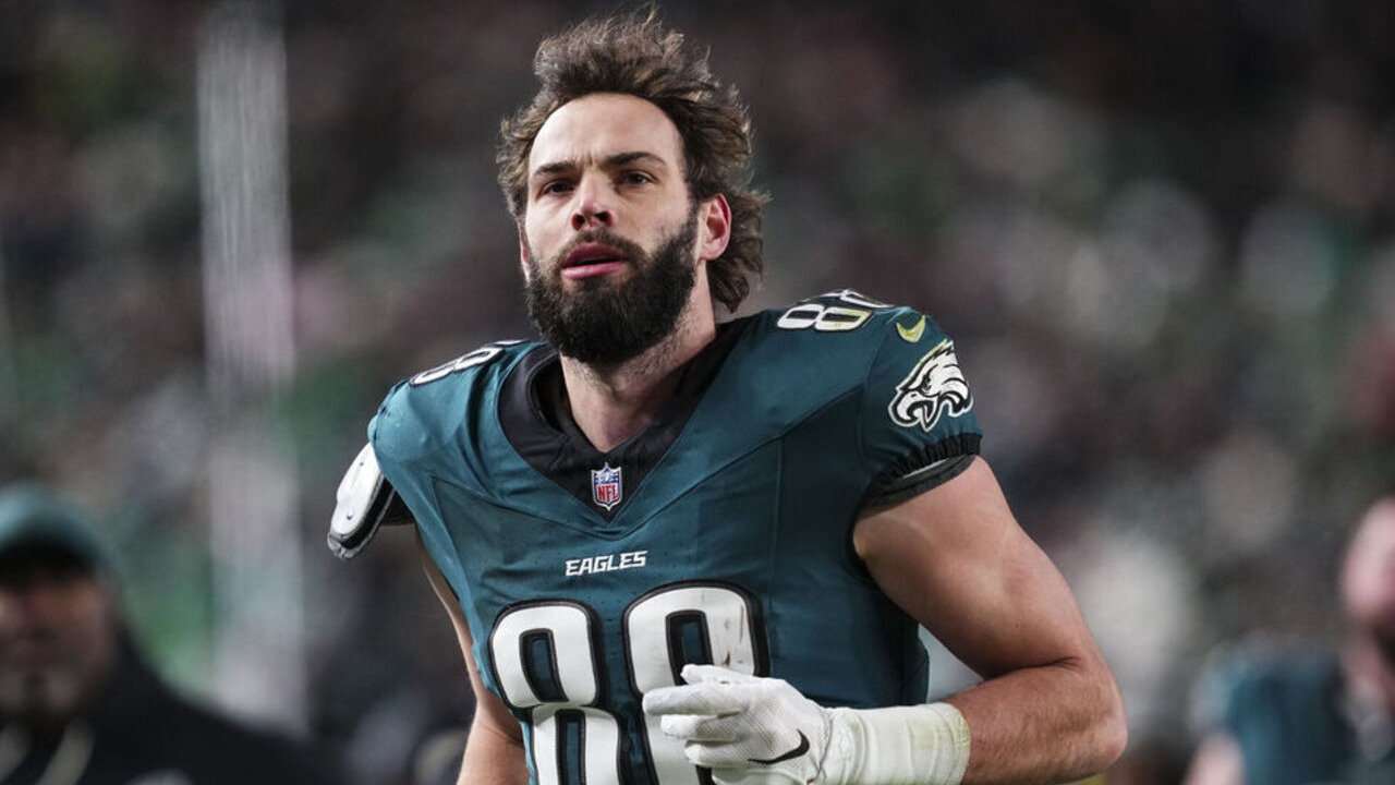 Dallas Goedert Perpanjang Kontrak Setahun dengan Philadelphia Eagles