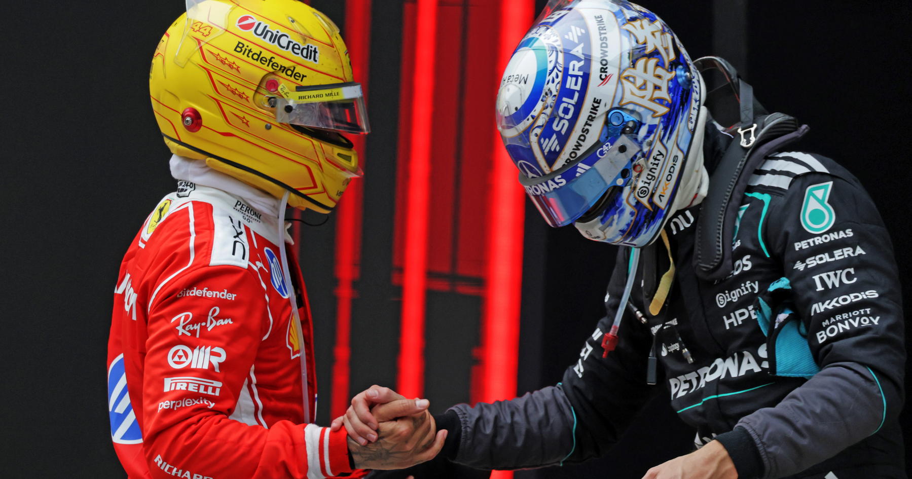 Hamilton Peringatkan Rival, Verstappen Dikritik ‘Bermain-main’