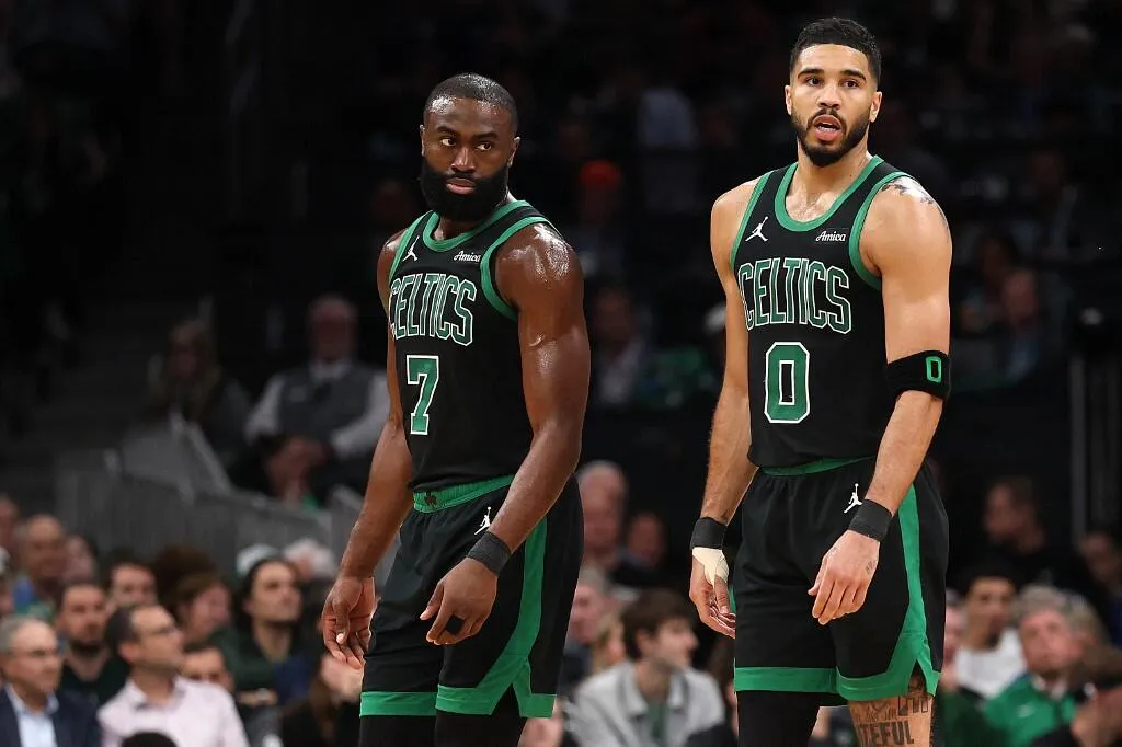 Jaylen Brown Menyesuaikan Diri dengan Kembalinya Tatum - sumber: (mainbasket)