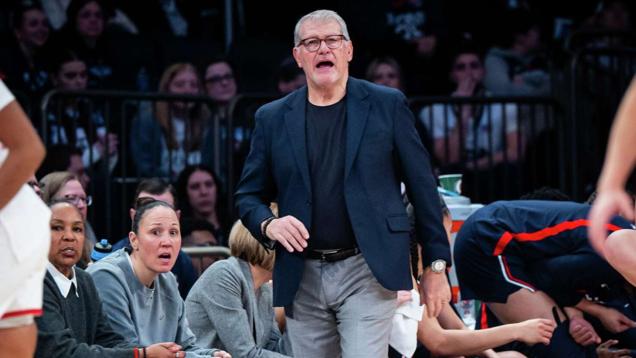 Pelatih Legendaris Geno Auriemma Siap Jalani Musim ke-42 di UConn Huskies