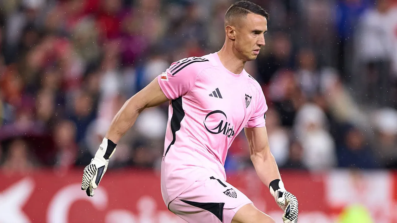 Sevilla Ingin Permanenkan Status Odysseas Vlachodimos, Harga Jadi Kendala