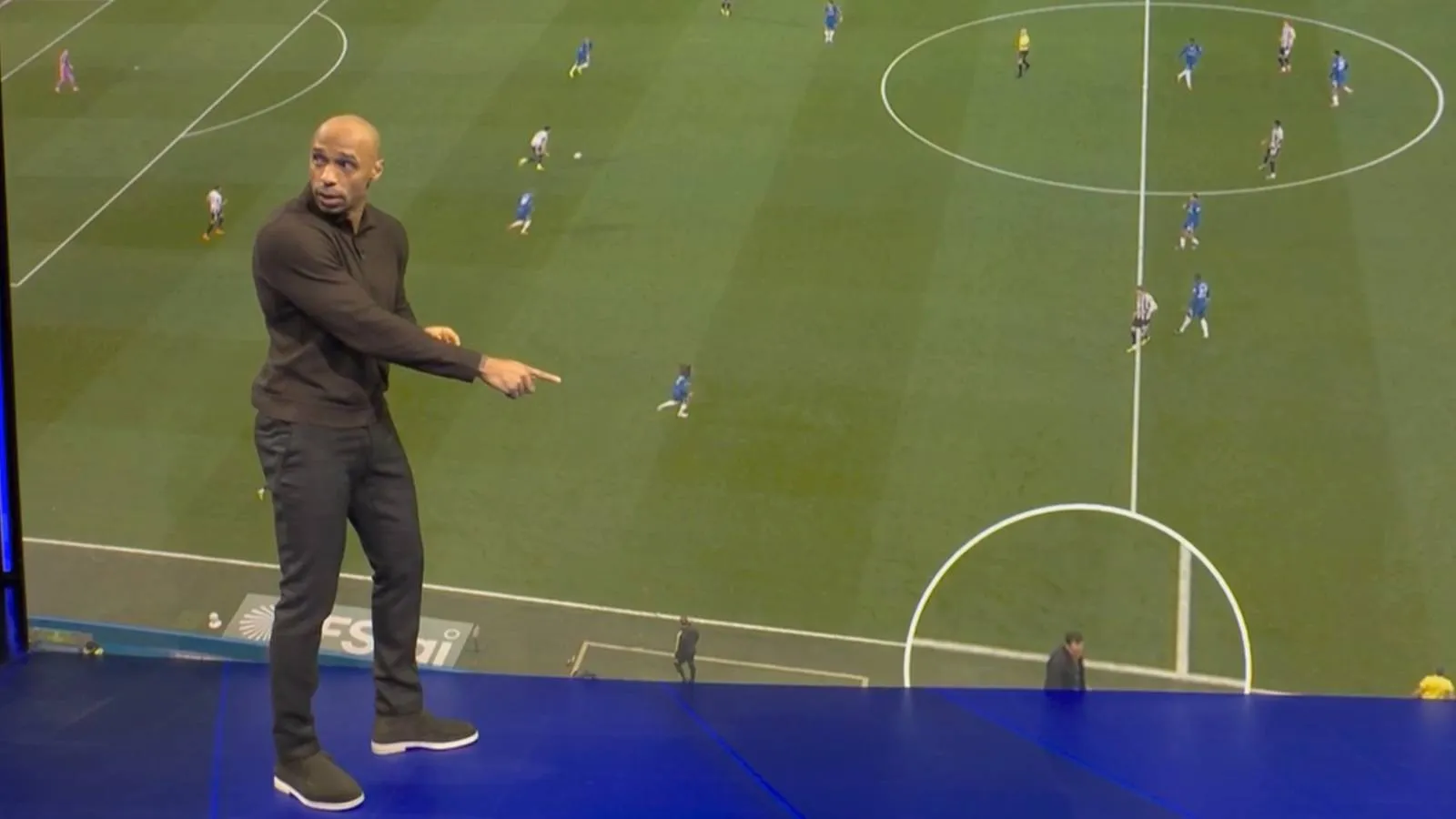 Thierry Henry Kritik Tajam Sikap Liam Rosenior Sebelum Gol Newcastle ke Gawang Chelsea - sumber: (givemesport)