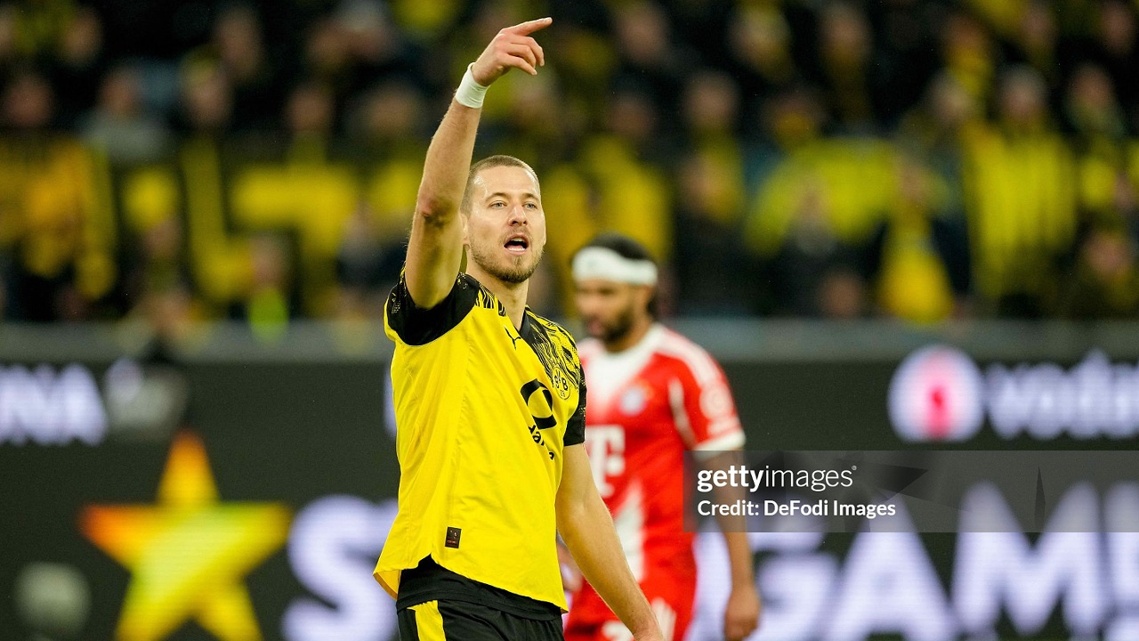 Aston Villa Terdepan Rebut Waldemar Anton dari Dortmund