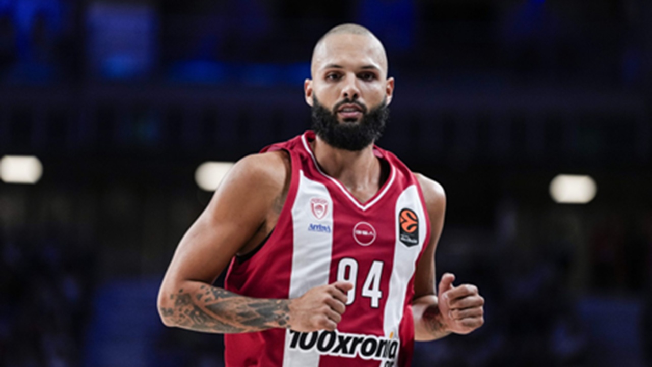 Evan Fournier Cetak Rekor saat Olympiacos Hempaskan Fenerbahce