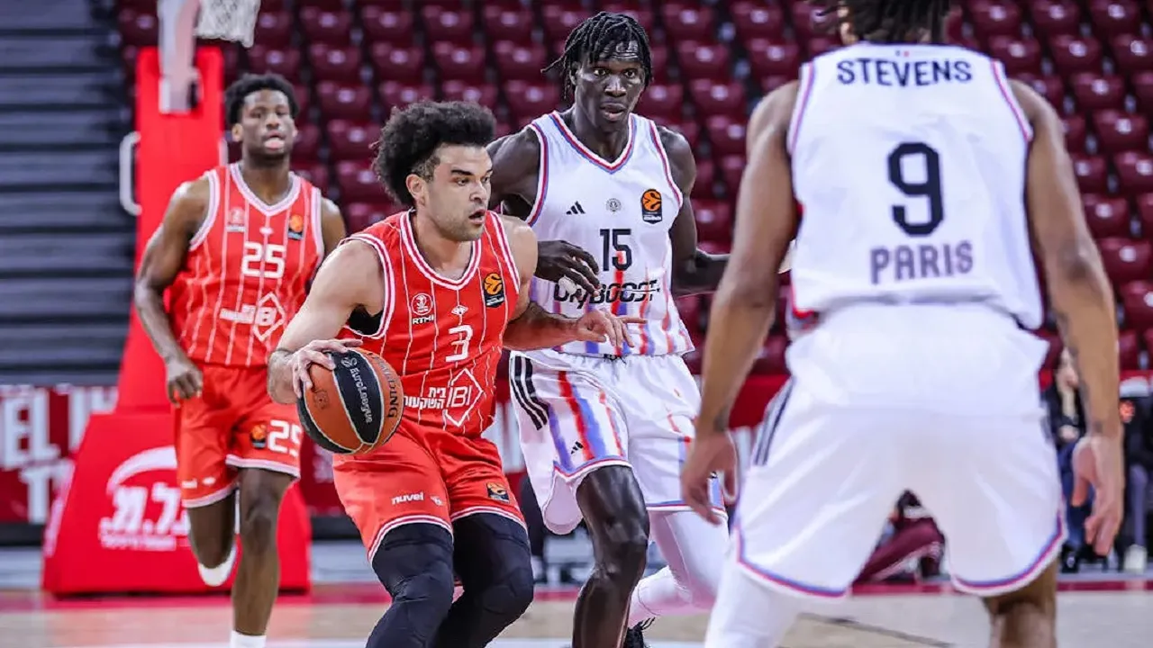 Hapoel Tel Aviv masih terlalu tangguh bagi Paris Basketball.