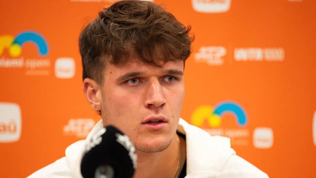 Jelang Pertahankan Gelar Di Miami, Jakub Mensik Tak Terlalu Banyak Menekan