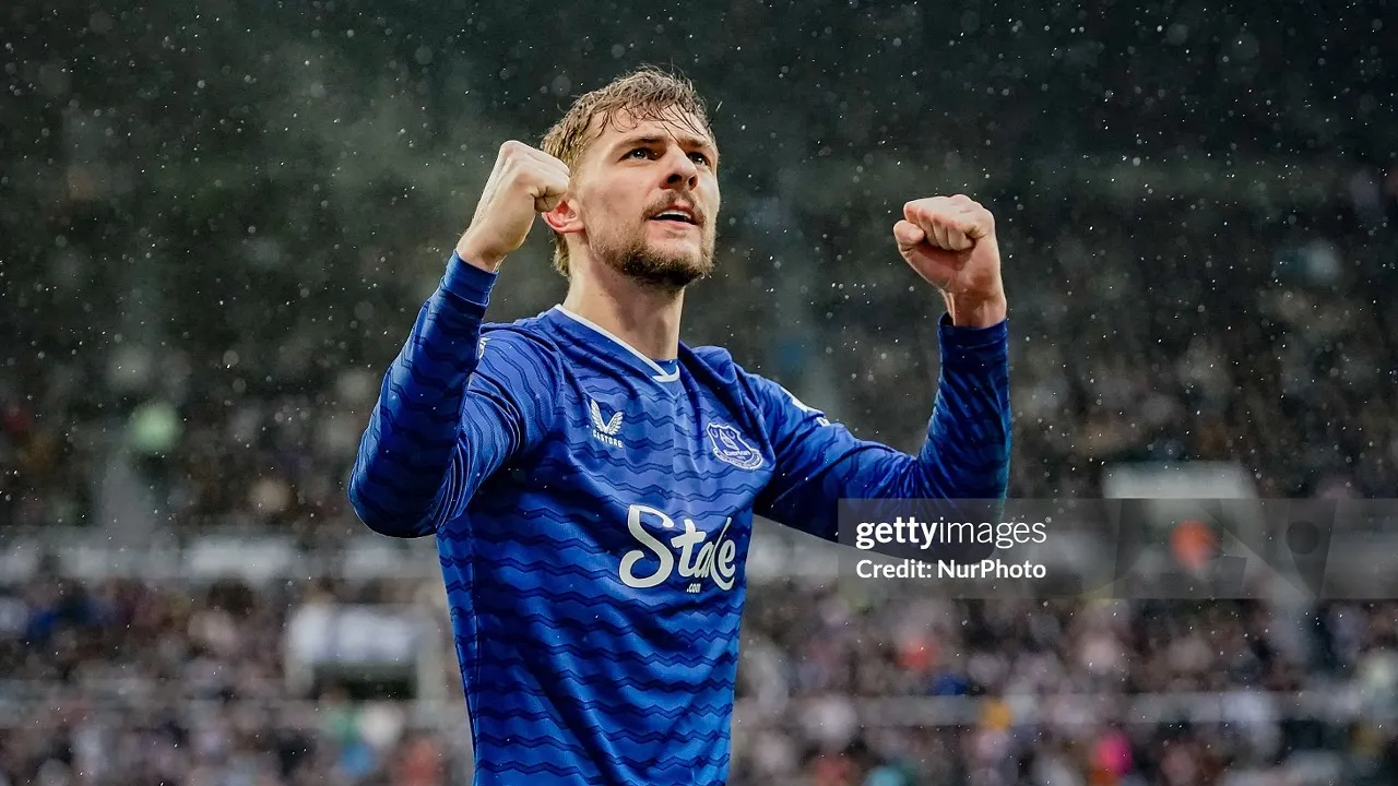 Kiernan Dewsbury-Hall Bersinar, Puji Peran Besar David Moyes