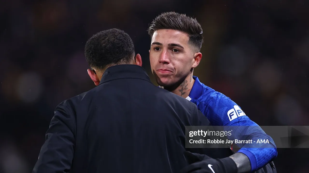 Liam Rosenior belum bahas spekulasi masa depan Enzo Fernandez