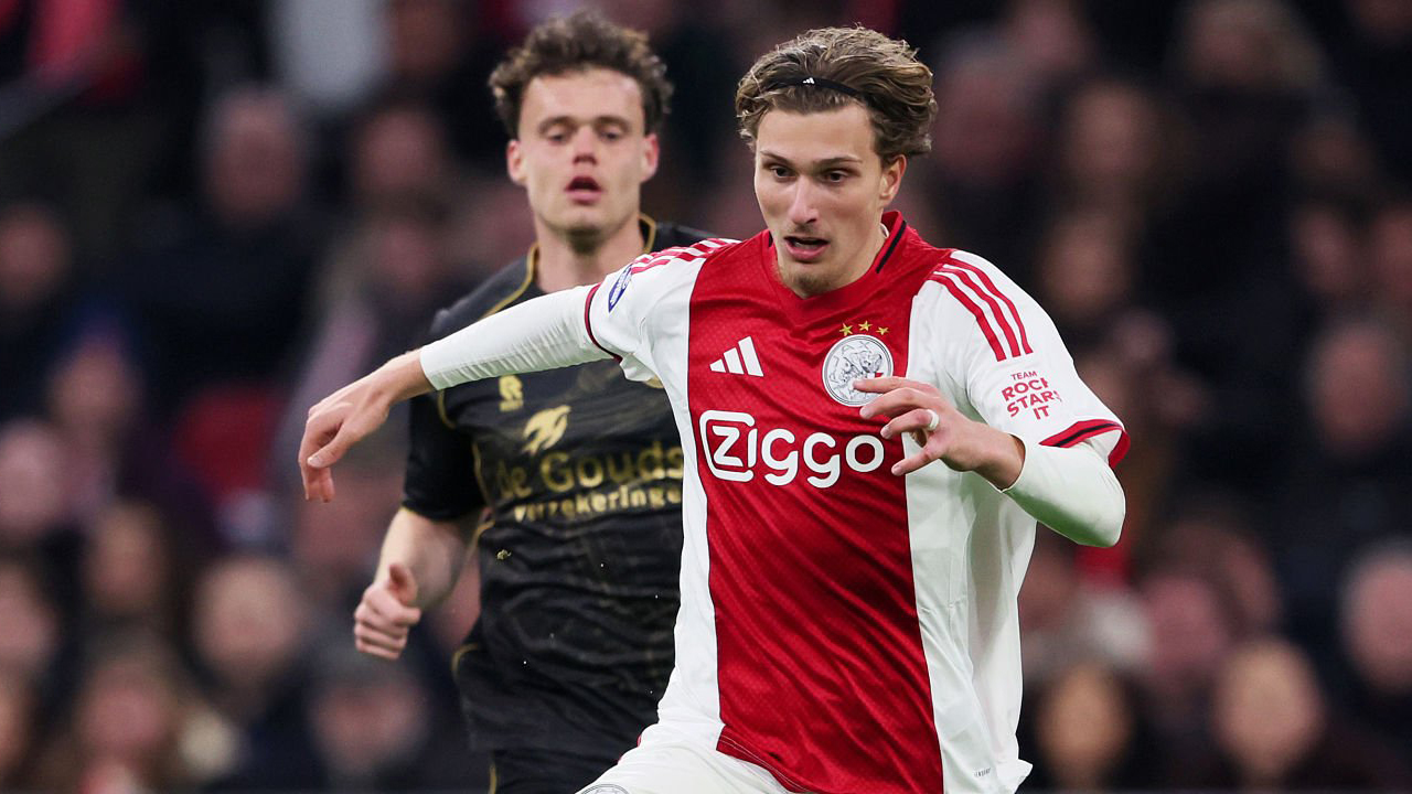 Manchester United Mulai Dekati Ajax untuk Transfer Mika Godts