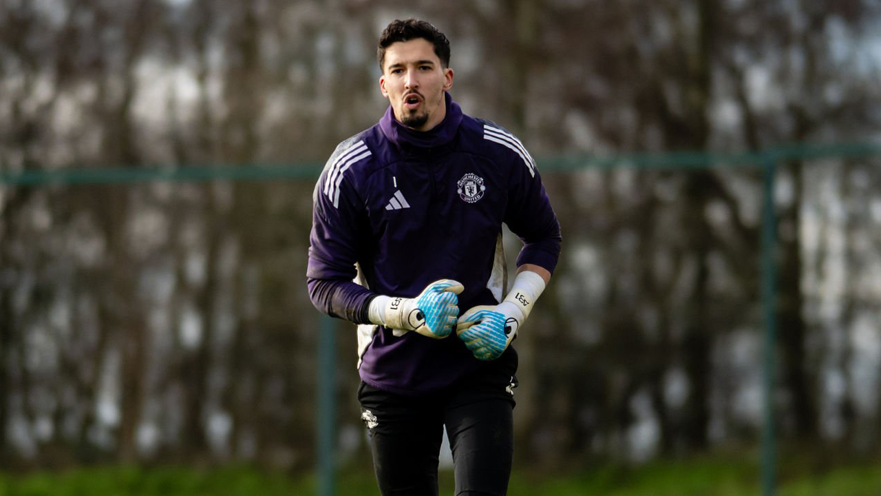 MU Siap Lepas Altay Bayindir dan Dua Kiper Lain di Musim Panas