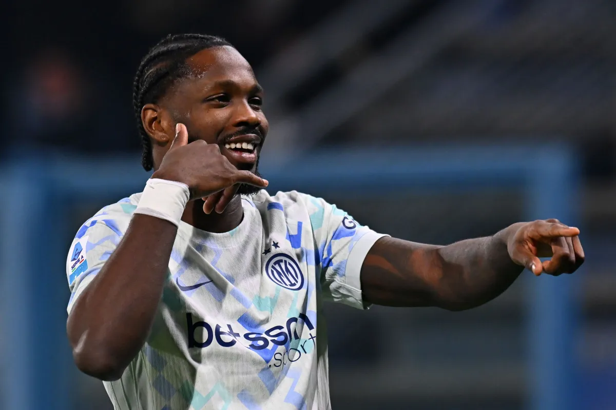 Newcastle dan Aston Villa Bersaing Ketat Dapatkan Thuram dari Inter - sumber: (footballitalia)