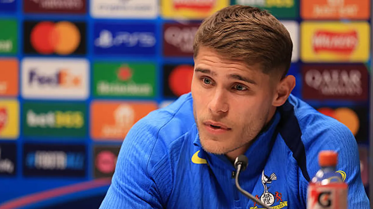 Pemain Tottenham Dianggap Tak Peduli dengan Klub, Micky van de Ven Muak