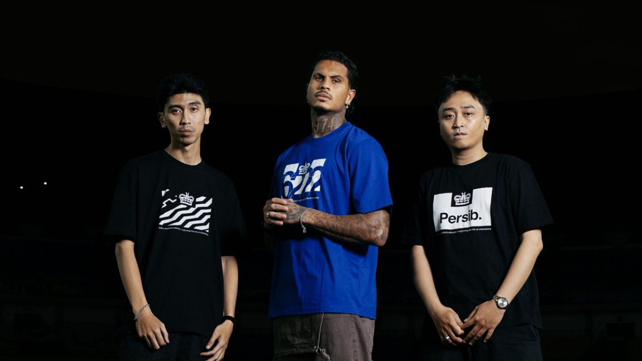 Persib Rilis Streetwear Kolaborasi dengan Weekend Offender