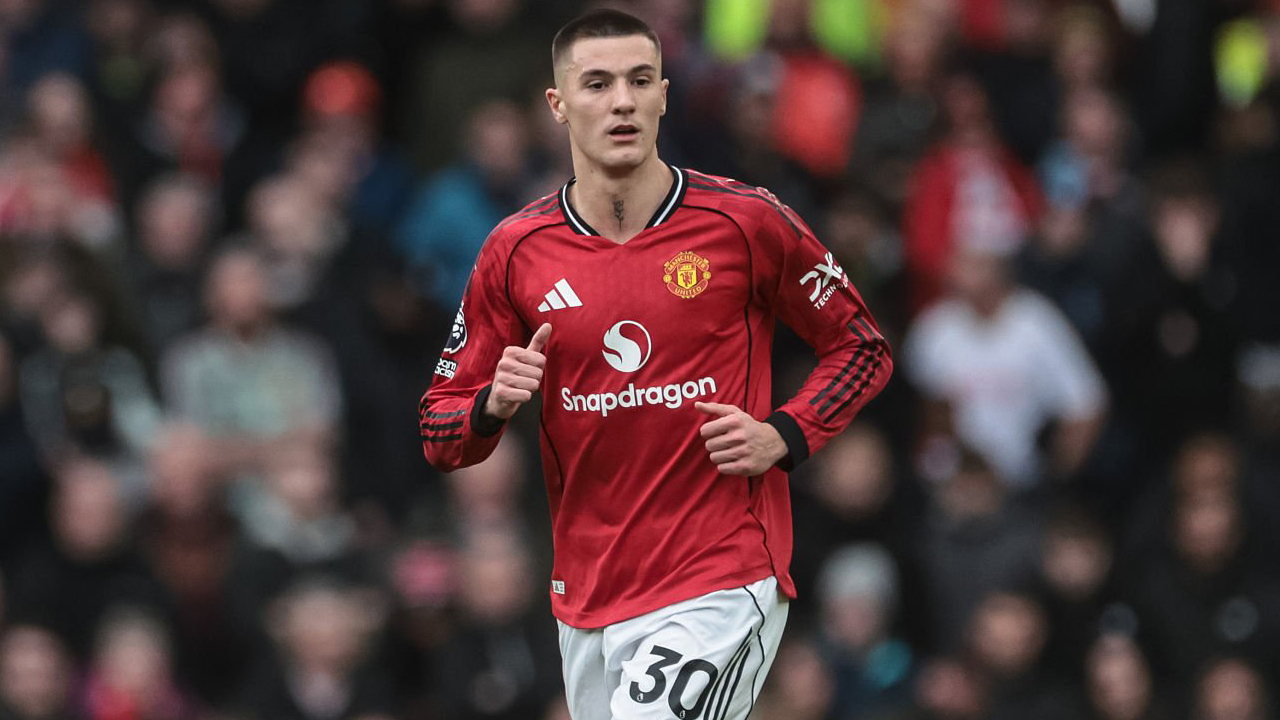 Peter Schmeichel Nilai Benjamin Sesko Belum Siap Jadi Striker Utama MU