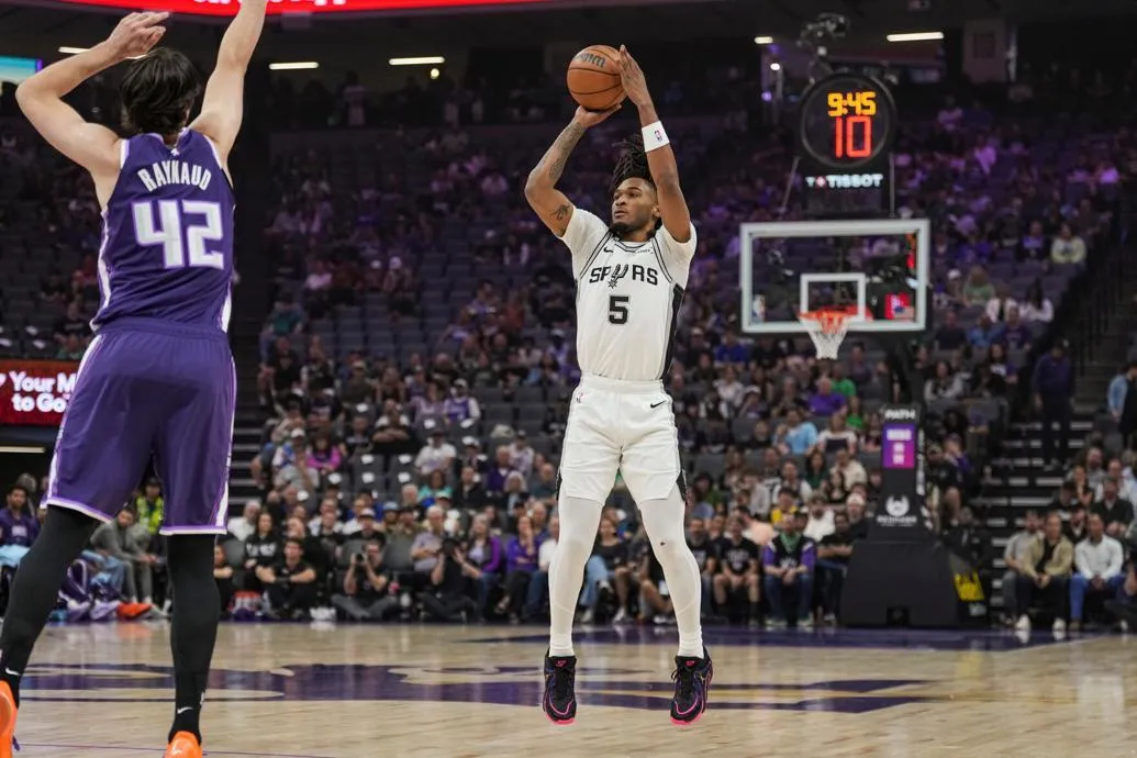 Spurs Cetak Rekor Tripoin, Hancurkan Kings 132-104 - sumber: (mainbasket)