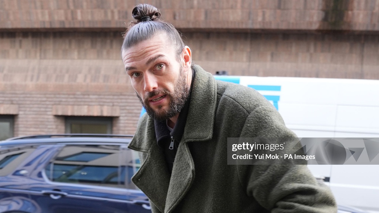 Andy Carroll Jadi Pelatih Interim Dagenham & Redbridge