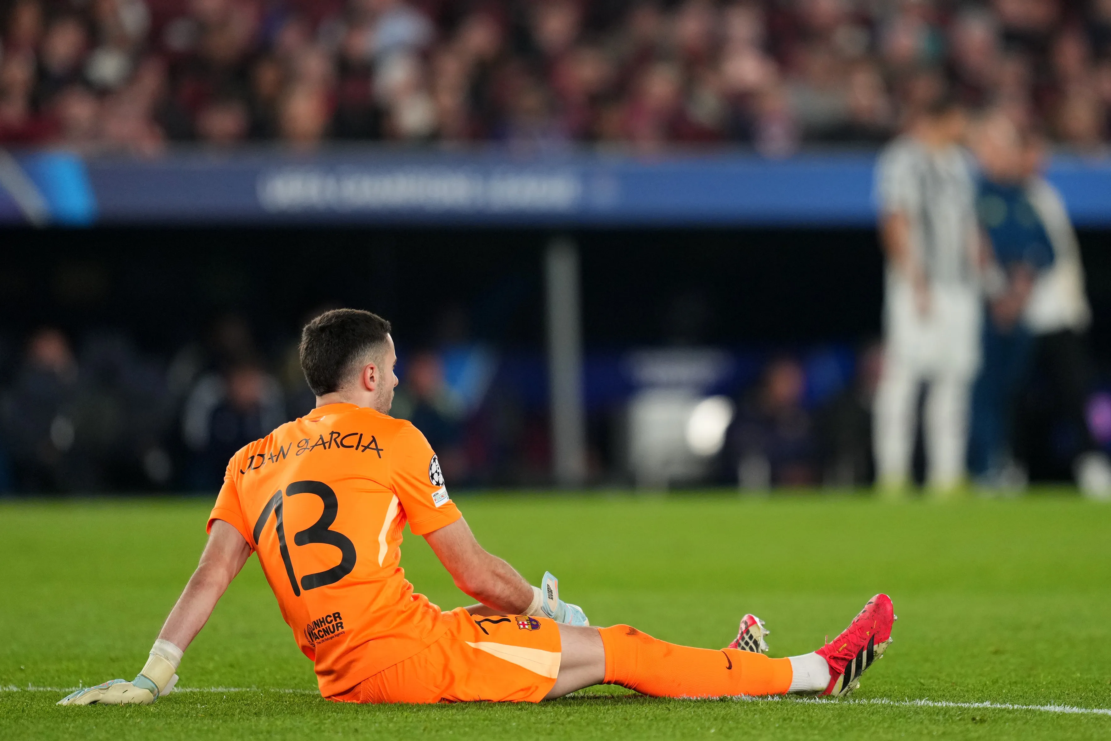 Barcelona Khawatir Joan Garcia Absen di Perempat Final UCL