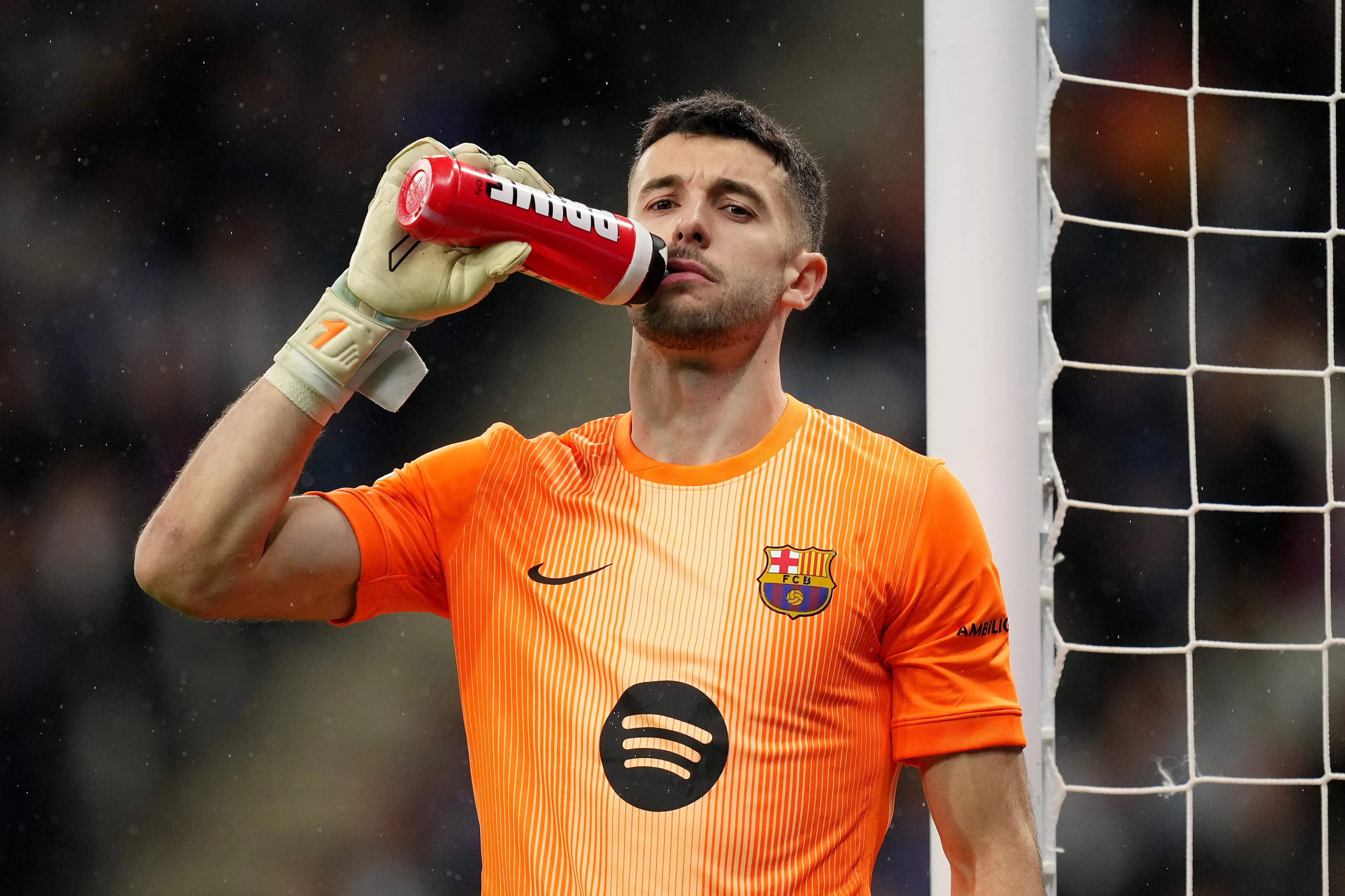 Barcelona Lega Setelah Tes Cedera Joan Garcia Negatif - sumber: (footballespana)