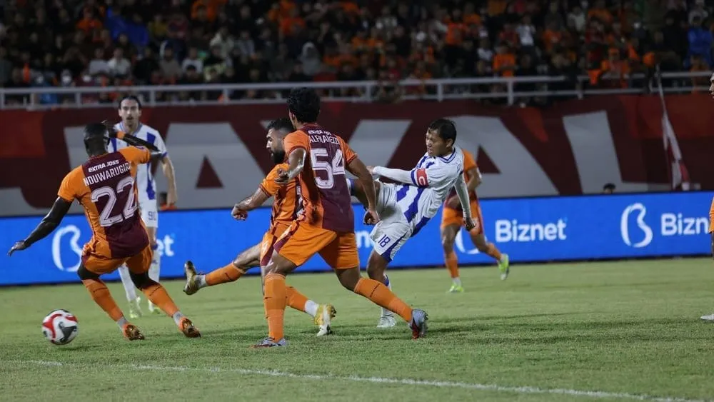 Kebahagiaan Adam Alis Rayakan Lebaran di Puncak Klasemen Liga - sumber: (ileagueid)