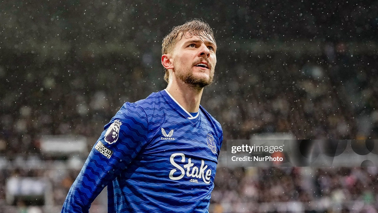Kiernan Dewsbury-Hall Soroti Kartu Kuning Kontroversial Bersama Everton