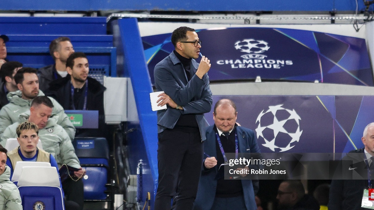 Liam Rosenior Kena Kritik, Dua Bek Chelsea Jadi Korban Eksperimen