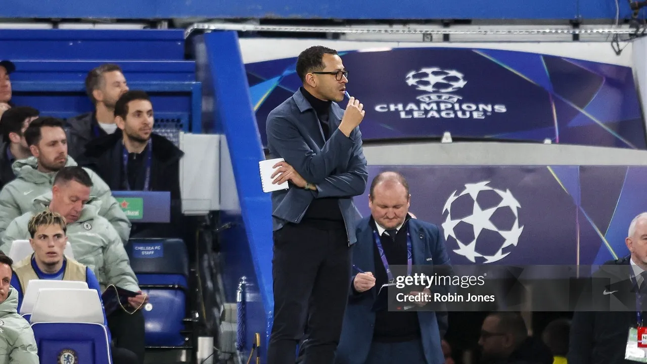 Liam Rosenior disorot usai taktik berisiko Chelsea hancur lawan PSG