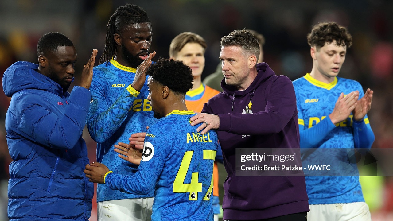 Rob Edwards Tegaskan Wolves Masih Layak di Premier League Meski Terpuruk