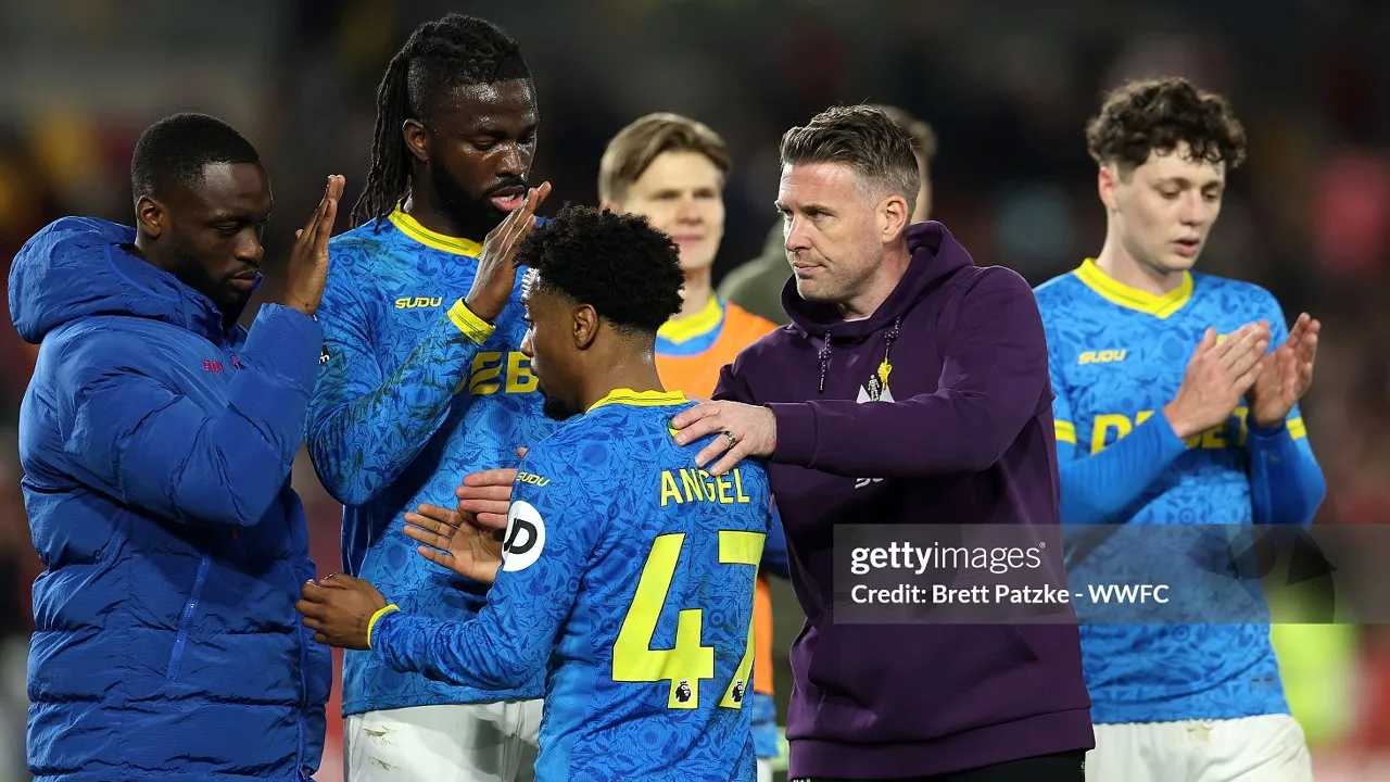 Rob Edwards Tegaskan Wolves Masih Layak di Premier League Meski Terpuruk