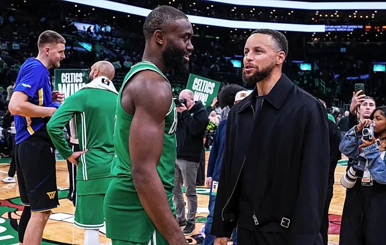 Steve Kerr Pertahankan Curry di Tengah Cedera dan Tantangan