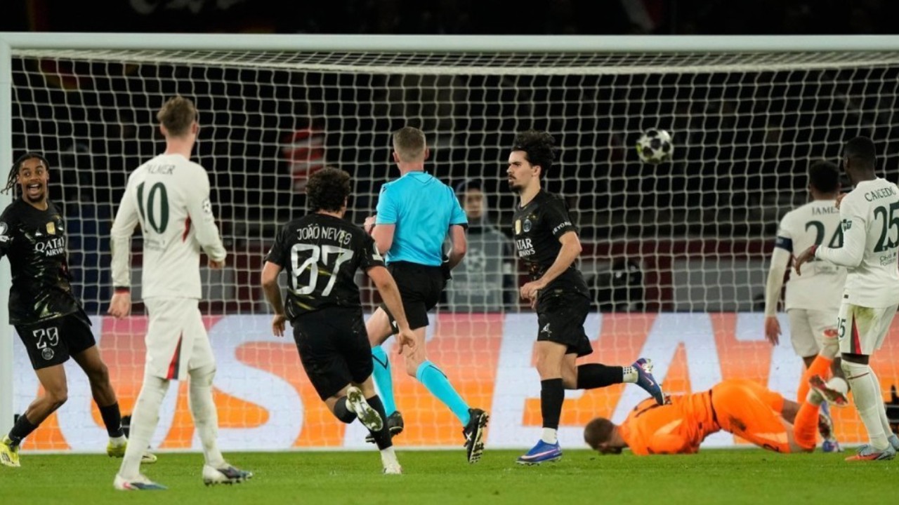 Steven Gerrard Jagokan PSG di Liga Champions Eropa 2025/26