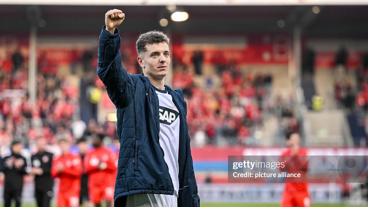 Tottenham dan Chelsea Berebut Fisnik Asllani, Bayern Ikut Mengintai