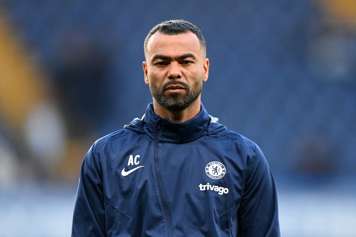 Ashley Cole Puji Suporter dalam Debutnya sebagai Pelatih Kepala Cesena
