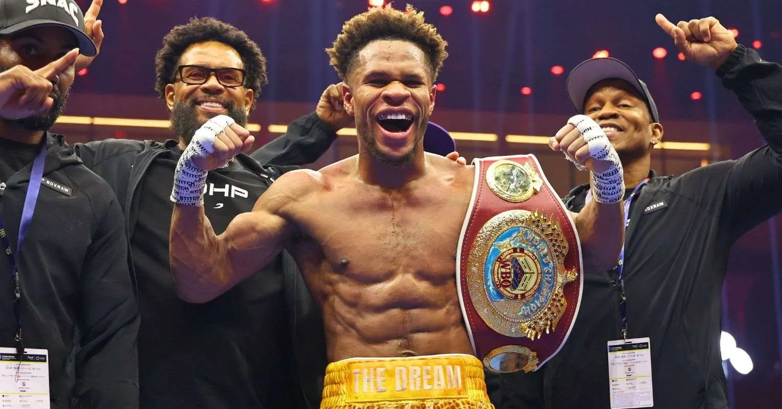 Devin Haney Ditantang Mantan Juara Dunia, Dituding Takut - sumber: (secondsout)