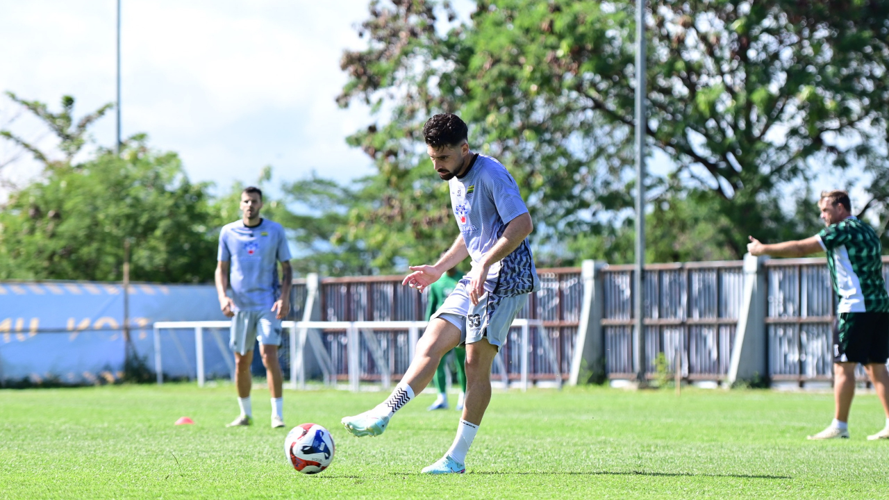Frans Putros Korbankan Libur Demi Lolos ke Piala Dunia 2026