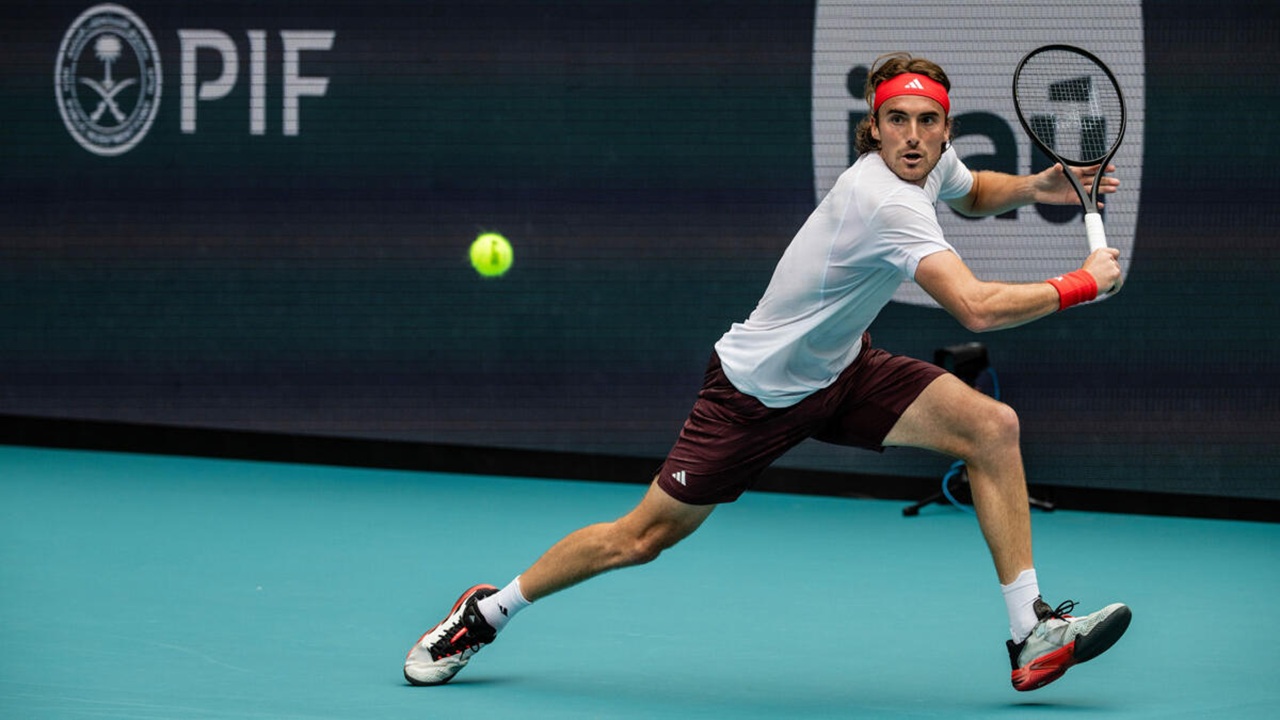Kembali Perlihatkan Taji, Stefanos Tsitsipas Bertahan Di Miami