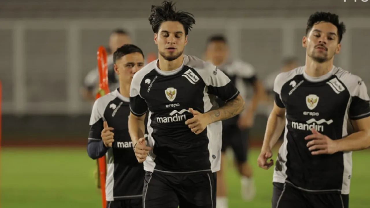 Kevin Diks jadi pemain Indonesia pertama yang sandang ban kapten di Bundesliga