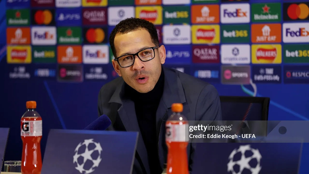 Liam Rosenior masih didukung Chelsea meski dihajar PSG dan kalah dari Newcastle