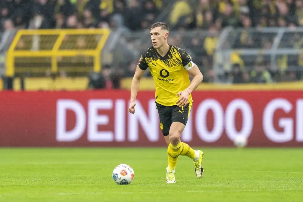 Nico Schlotterbeck Berkomitmen Bertahan di Borussia Dortmund hingga 2027 - sumber: (getfootballnewsgermany)